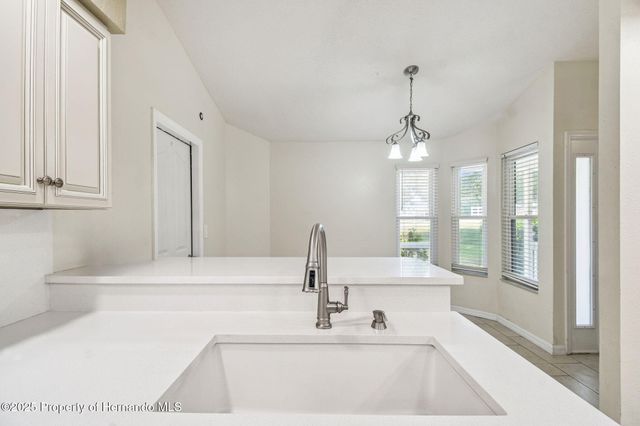 7021 Oregon Chickadee Road, Weeki Wachee, FL 34613