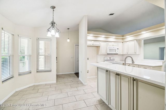 7021 Oregon Chickadee Road, Weeki Wachee, FL 34613