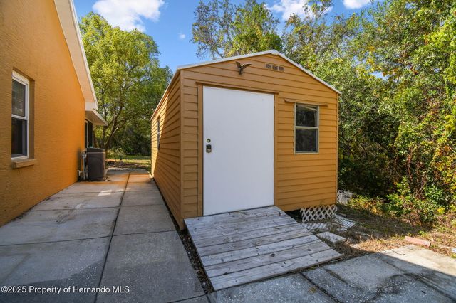 7021 Oregon Chickadee Road, Weeki Wachee, FL 34613