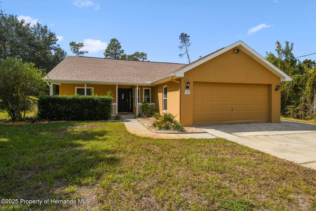 7021 Oregon Chickadee Road, Weeki Wachee, FL 34613