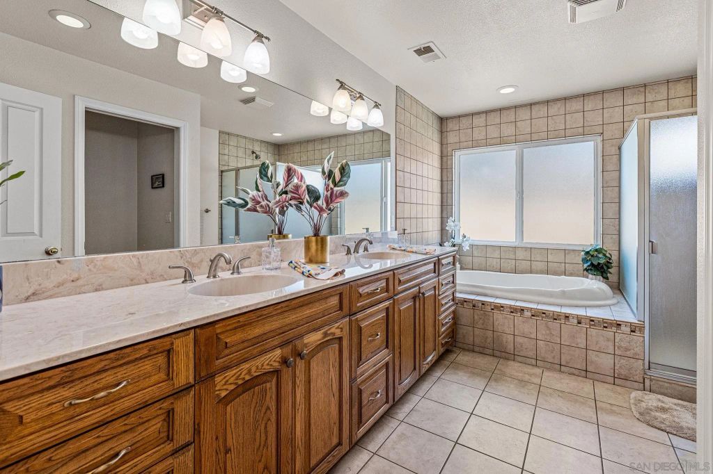 Image 25 of property listing at 5762 Alta Vista Ave, San Diego, CA 92114
