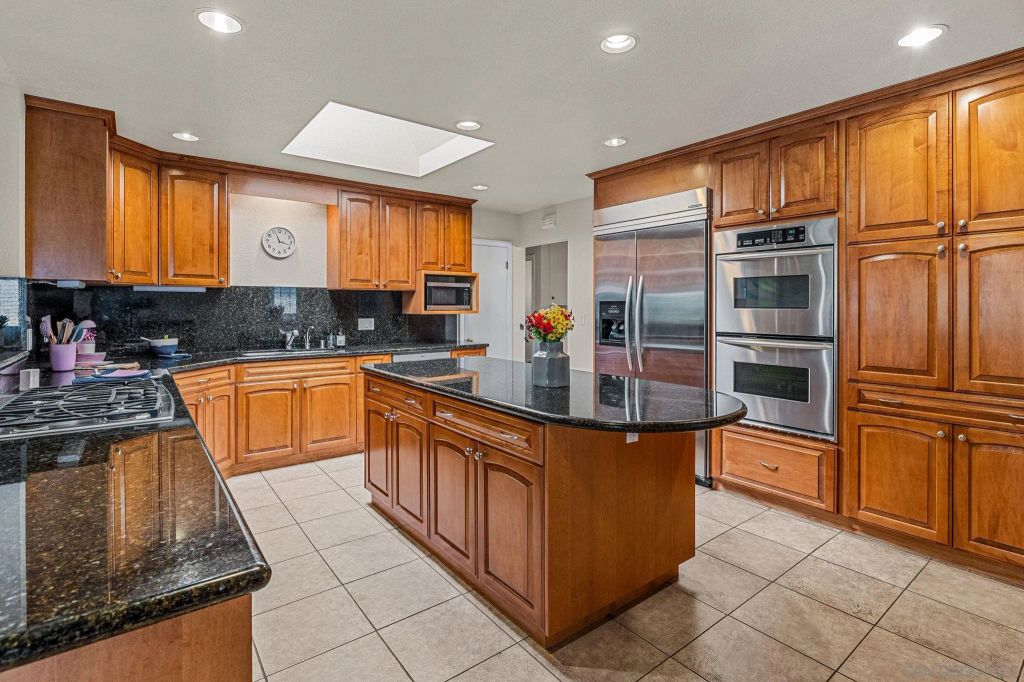 Image 5 of property listing at 5762 Alta Vista Ave, San Diego, CA 92114