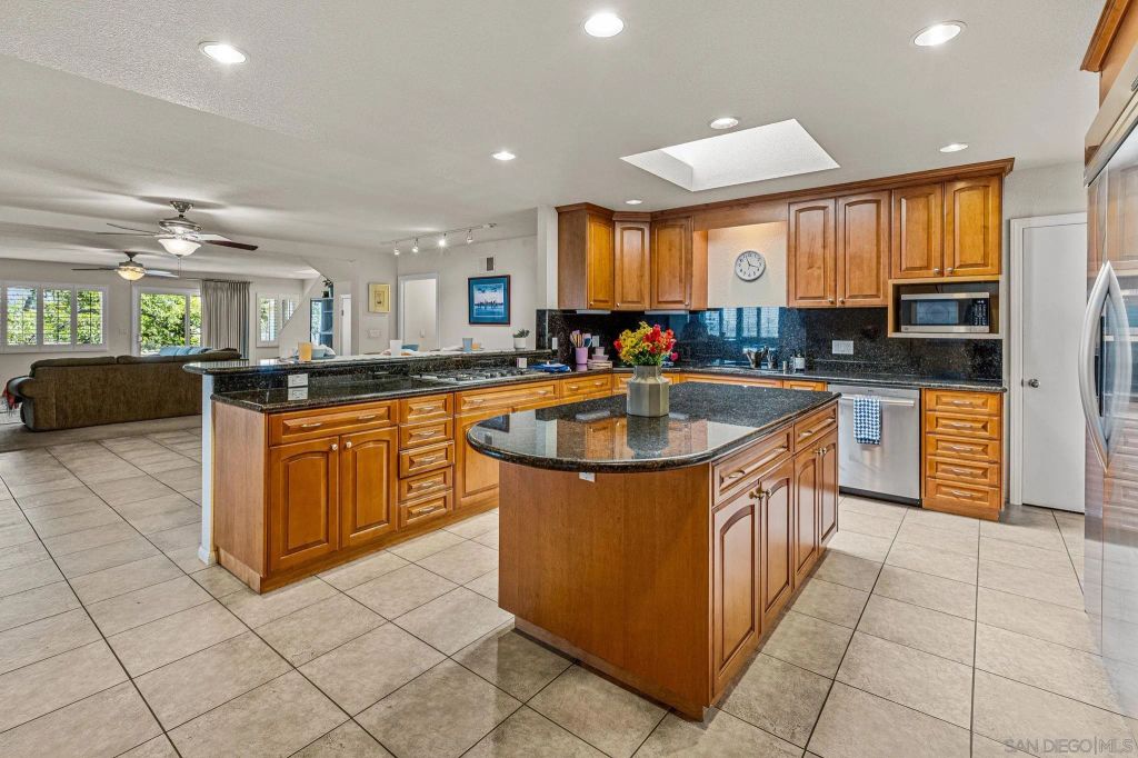 Image 7 of property listing at 5762 Alta Vista Ave, San Diego, CA 92114
