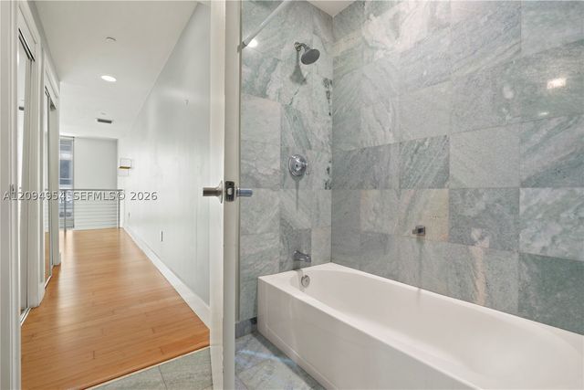 1050 Brickell Ave 1418, Miami, FL 33131