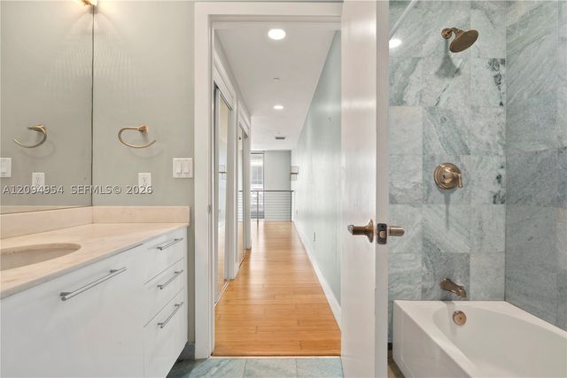 1050 Brickell Ave 1418, Miami, FL 33131