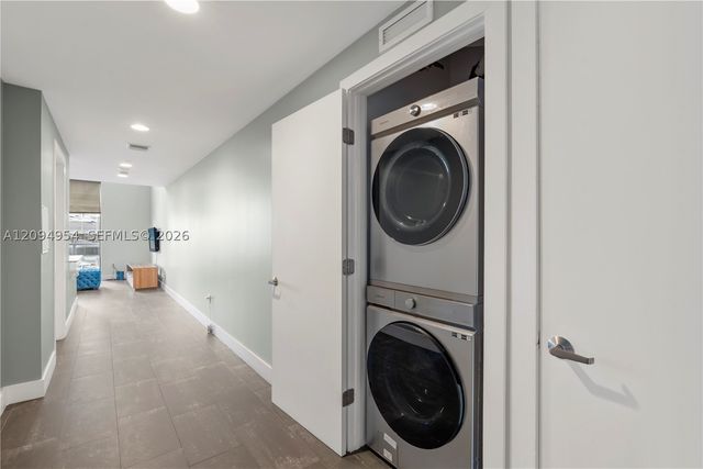 1050 Brickell Ave 1418, Miami, FL 33131