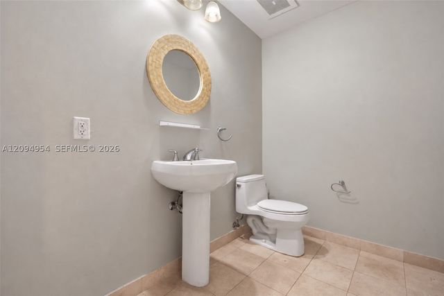 1050 Brickell Ave 1418, Miami, FL 33131