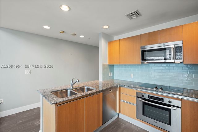 1050 Brickell Ave 1418, Miami, FL 33131