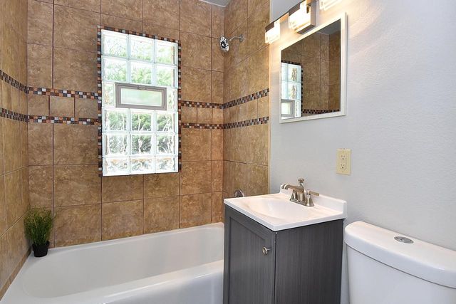 5060 N 61st STREET, Milwaukee, WI 53218