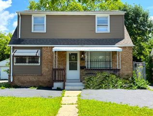 5060 N 61st STREET, Milwaukee, WI 53218