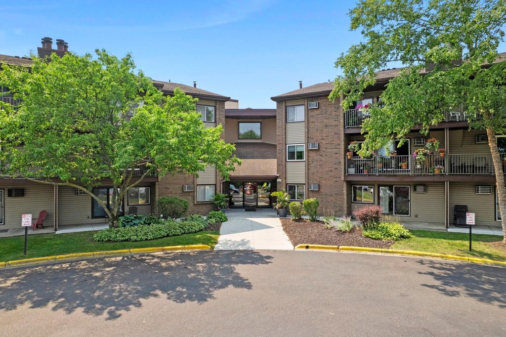 3420 Golfview Drive 123, Eagan, MN 55123 — exterior
