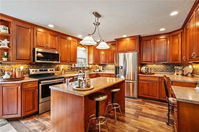 105 Forest Glen Dr, North Fayette, PA 15126