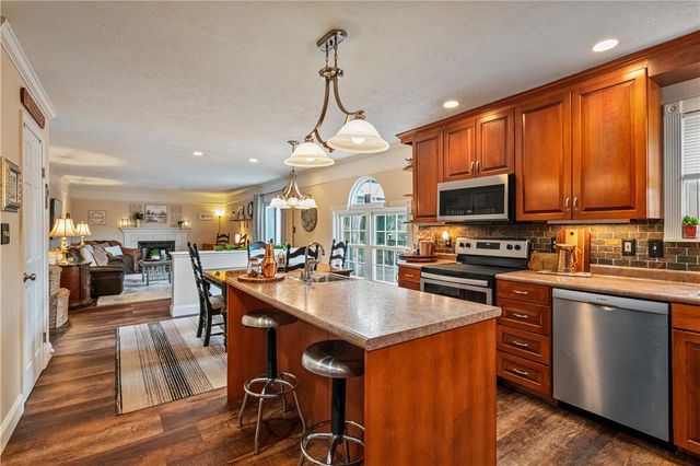 105 Forest Glen Dr, North Fayette, PA 15126