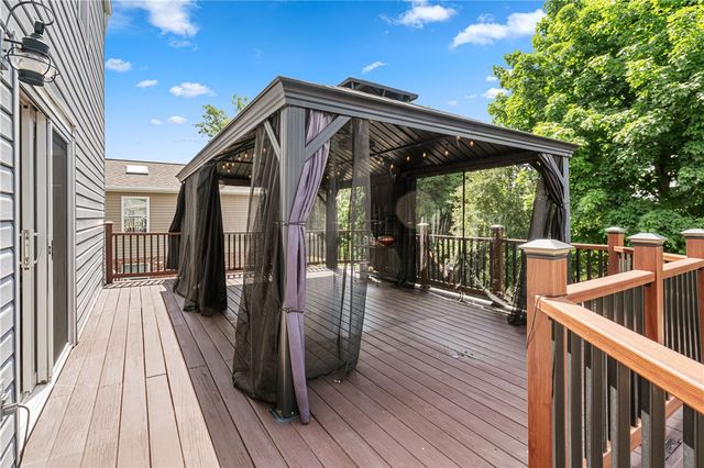 105 Forest Glen Dr, North Fayette, PA 15126
