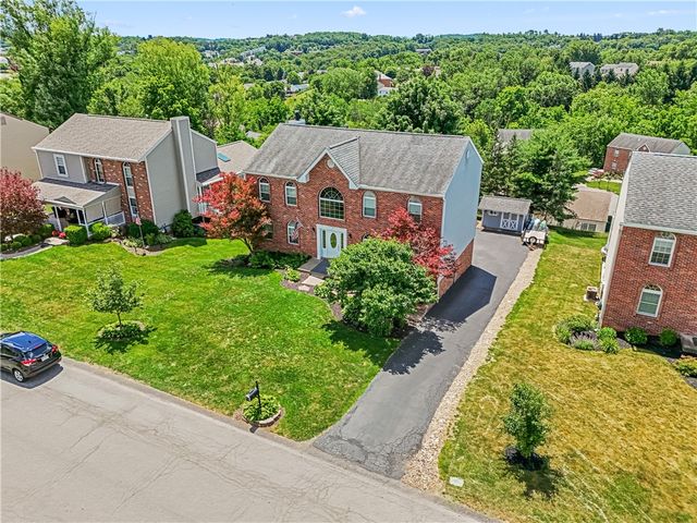 105 Forest Glen Dr, North Fayette, PA 15126