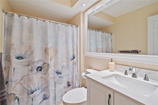 105 Forest Glen Dr, North Fayette, PA 15126