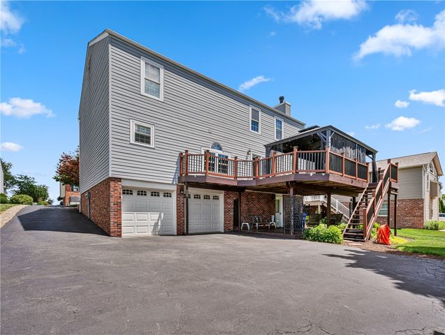 105 Forest Glen Dr, North Fayette, PA 15126