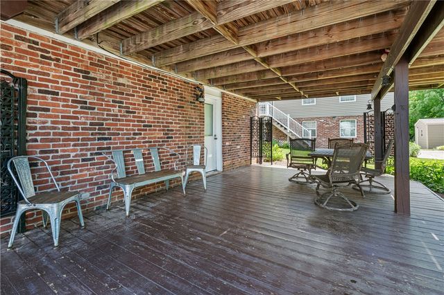 105 Forest Glen Dr, North Fayette, PA 15126