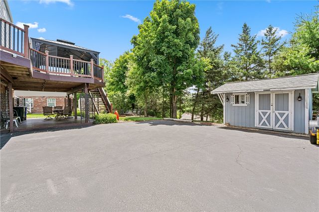 105 Forest Glen Dr, North Fayette, PA 15126