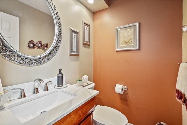 105 Forest Glen Dr, North Fayette, PA 15126