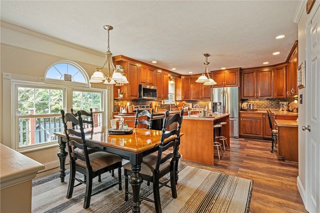 105 Forest Glen Dr, North Fayette, PA 15126