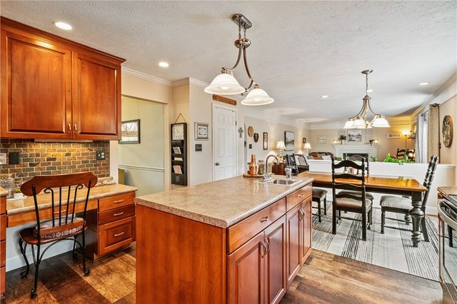 105 Forest Glen Dr, North Fayette, PA 15126