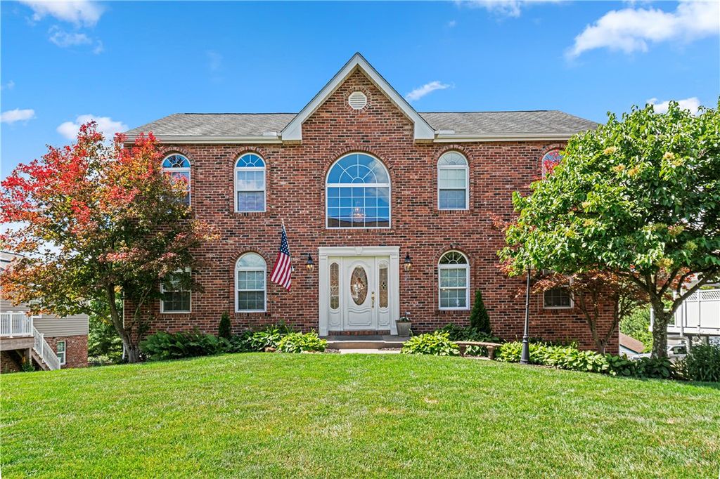 105 Forest Glen Dr, North Fayette, PA 15126