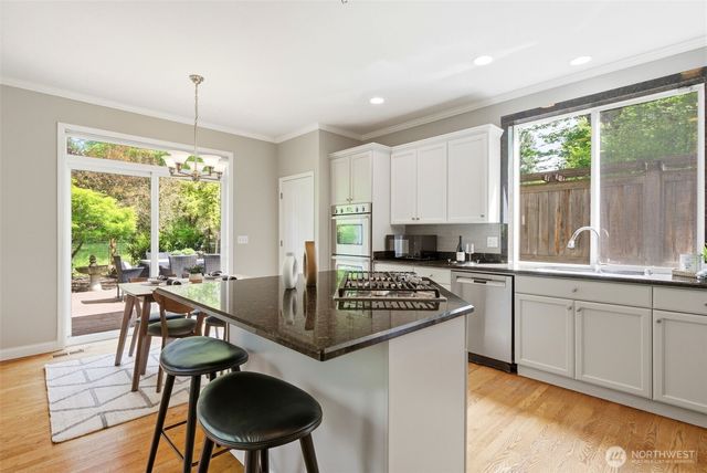 24923 NE 3rd Place, Sammamish, WA 98074