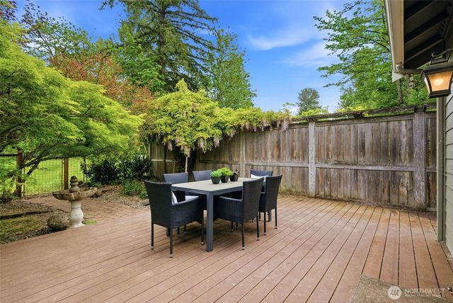 24923 NE 3rd Place, Sammamish, WA 98074