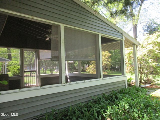 161 Willow Lane, Schenectady, NY 12302