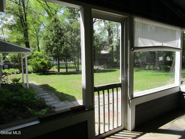 161 Willow Lane, Schenectady, NY 12302