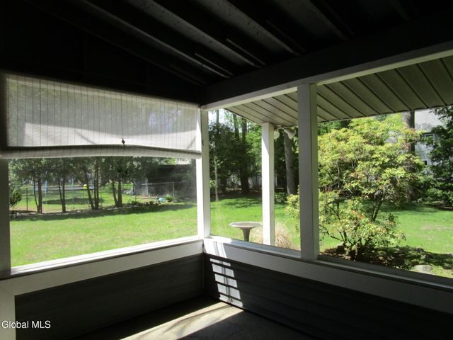 161 Willow Lane, Schenectady, NY 12302
