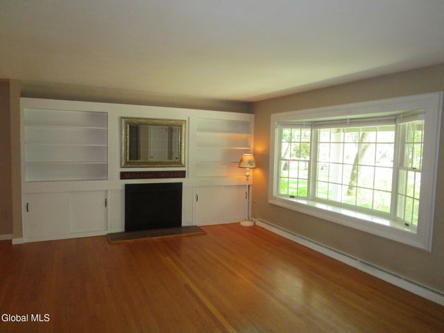 161 Willow Lane, Schenectady, NY 12302