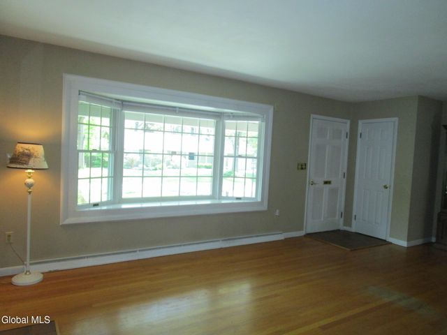 161 Willow Lane, Schenectady, NY 12302