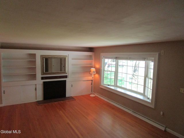 161 Willow Lane, Schenectady, NY 12302