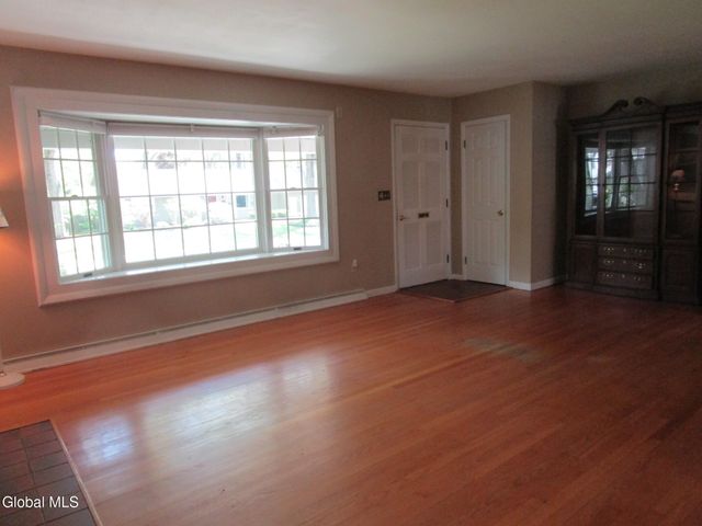 161 Willow Lane, Schenectady, NY 12302