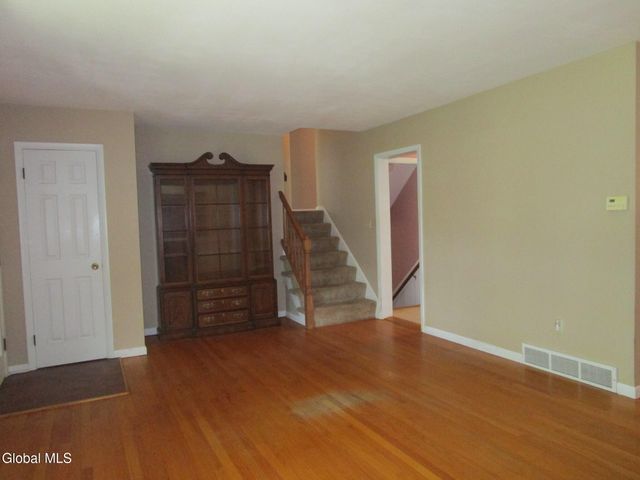 161 Willow Lane, Schenectady, NY 12302