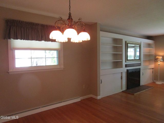 161 Willow Lane, Schenectady, NY 12302