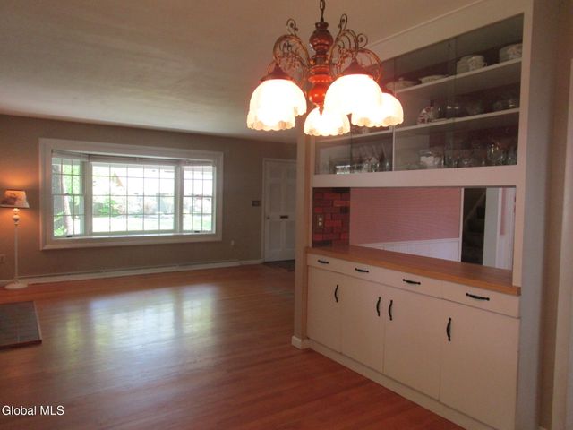 161 Willow Lane, Schenectady, NY 12302