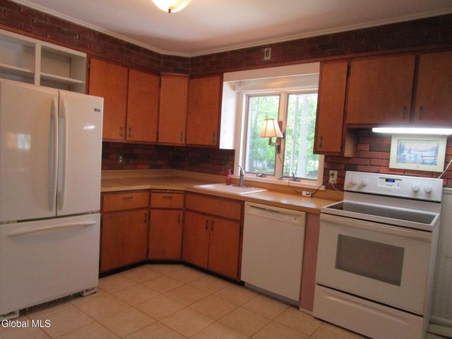 161 Willow Lane, Schenectady, NY 12302
