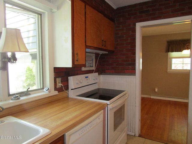 161 Willow Lane, Schenectady, NY 12302