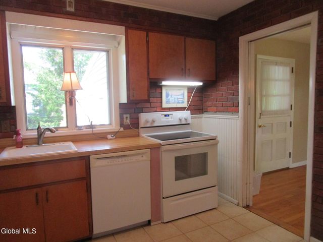 161 Willow Lane, Schenectady, NY 12302