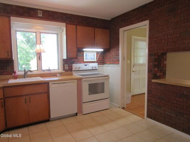 161 Willow Lane, Schenectady, NY 12302