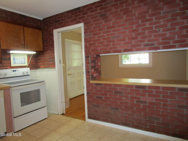 161 Willow Lane, Schenectady, NY 12302
