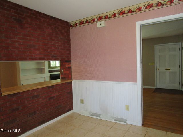 161 Willow Lane, Schenectady, NY 12302