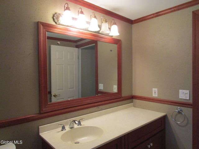 161 Willow Lane, Schenectady, NY 12302
