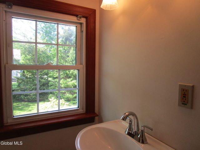 161 Willow Lane, Schenectady, NY 12302