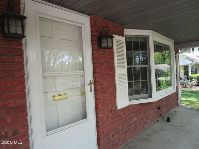 161 Willow Lane, Schenectady, NY 12302