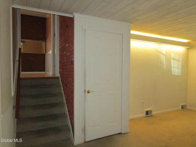 161 Willow Lane, Schenectady, NY 12302