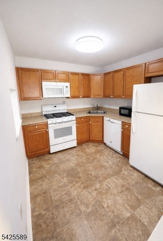 89 Albury Way, North Brunswick Twp., NJ 08902